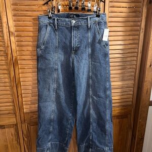 NWT-GAP woman’s  high rise wide leg crop size 10/30L